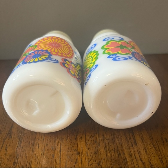 Vintage Avon milk glass Floral Salt and Pepper Shakers. - Picture 3 of 6